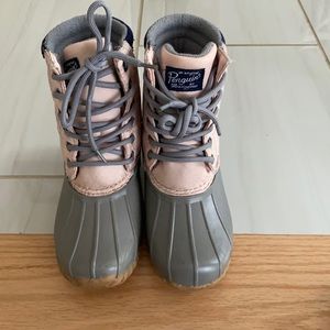 Girls pink and grey snow boots in good condition